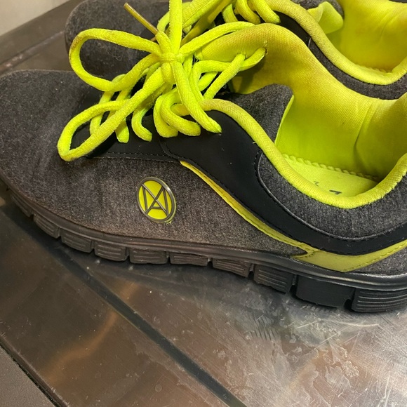 Ardene Move running shoes. Size 8 - Picture 2 of 5